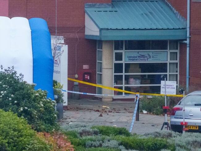 Explosión de un taxi en Liverpool, Reino Unido, frente a un hospital. Foto: Getty Images