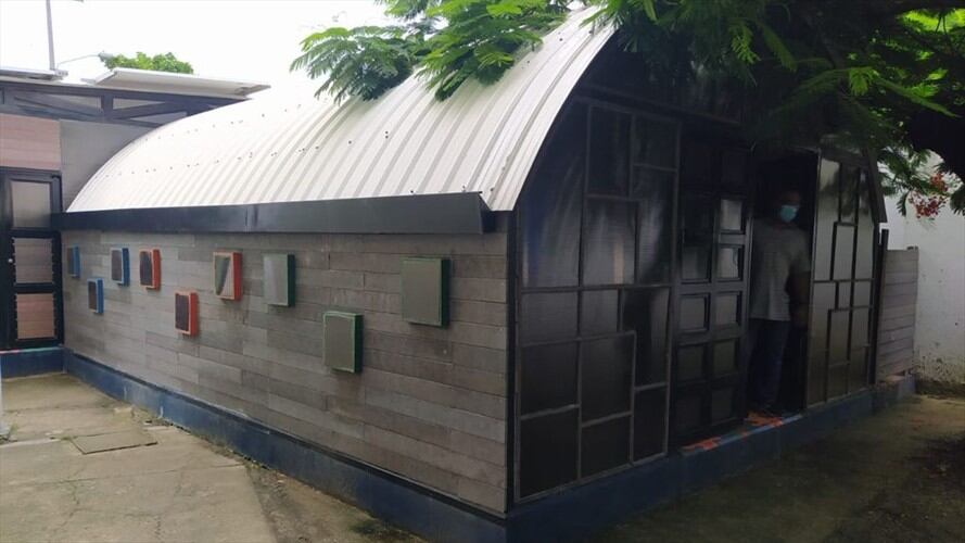 El proceso constructivo es seguro, de hecho, en el último lote de viviendas, Essentia incorporó plástico a la base de concreto de la vivienda. Foto: Redacción W Radio