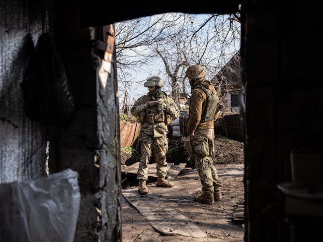 Soldados ucranianos en la zona de Donetsk. (Photo by Wolfgang Schwan/Anadolu Agency via Getty Images)