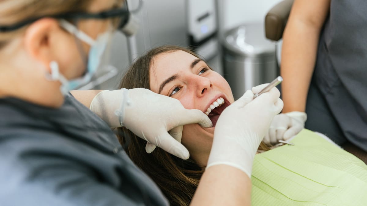 “Un blanqueamiento es un diseño de sonrisa”: odontólogo explicó detalles, recomendaciones y efectos