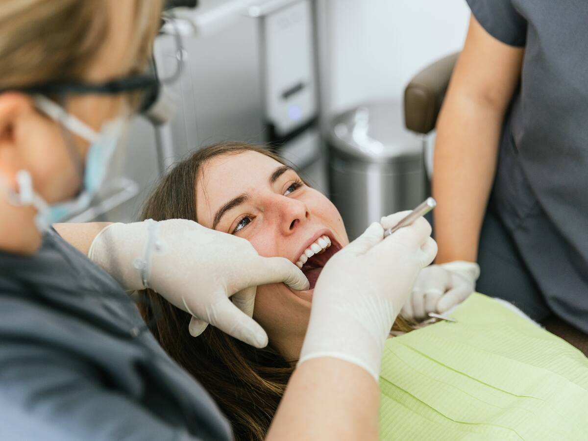 “Un blanqueamiento es un diseño de sonrisa”: odontólogo explicó detalles, recomendaciones y efectos