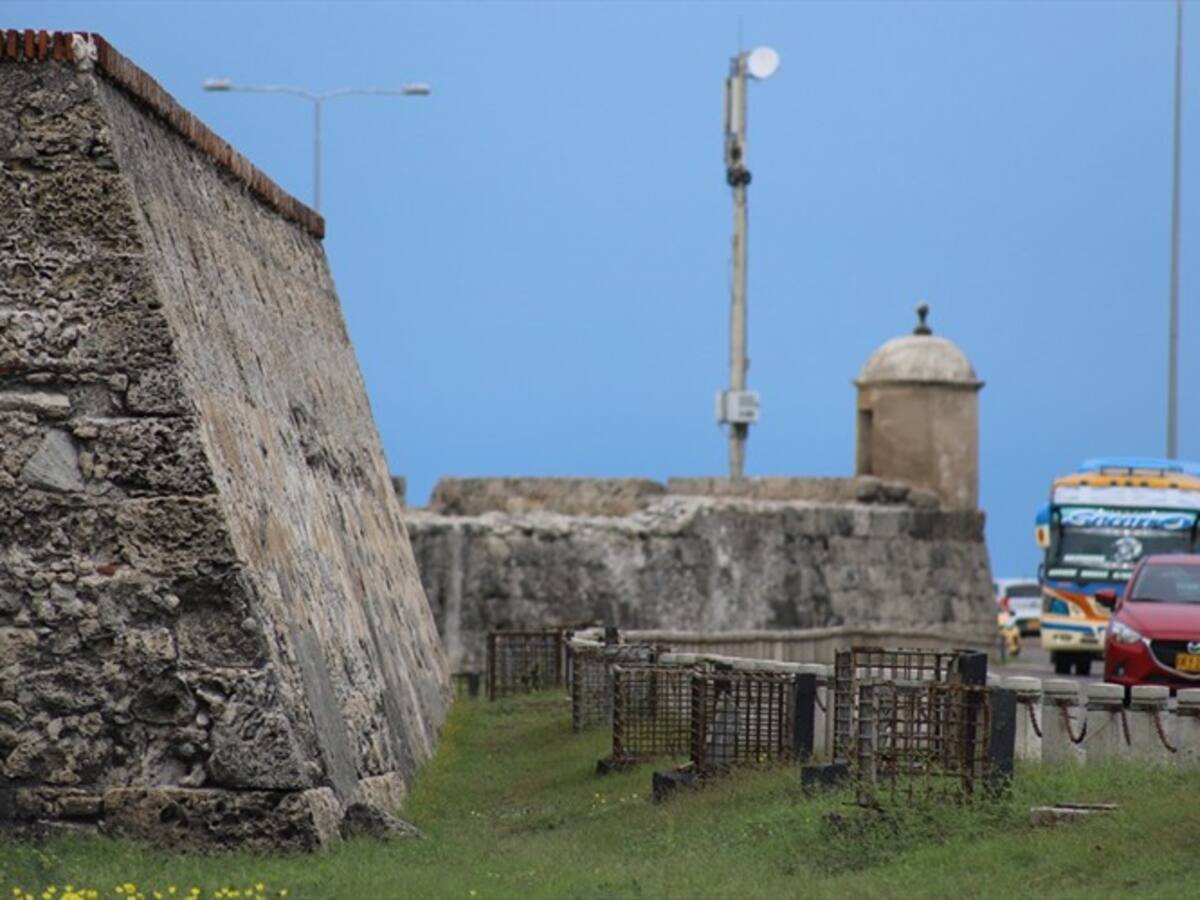 Bacteria tiene en deterioro las murallas de Cartagena, alerta estudio