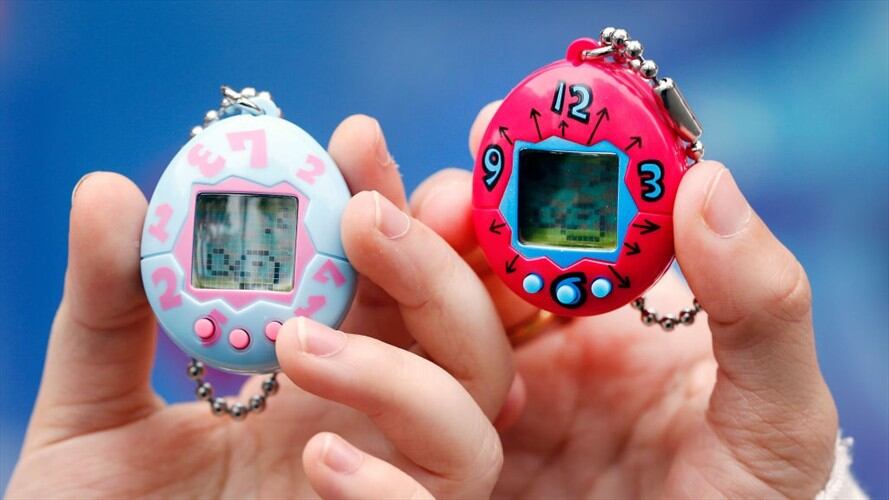 Como reloj inteligente, así regresa el Tamagotchi. Foto: Getty Images