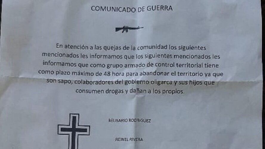 Este panfleto fue encontrado en la finca, lo que generó la salida de los ciudadanos . Foto: Anuc