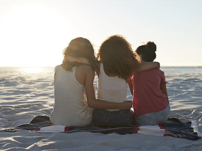 Estudio dice que amigos son más importantes que familia para tener mejor salud en la vejez