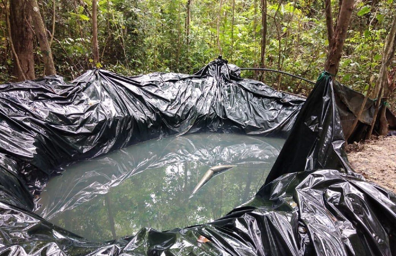 Destruida piscina ilegal para el almacenamiento de hidrocarburos. Foto: cortesía Ejercito Nacional