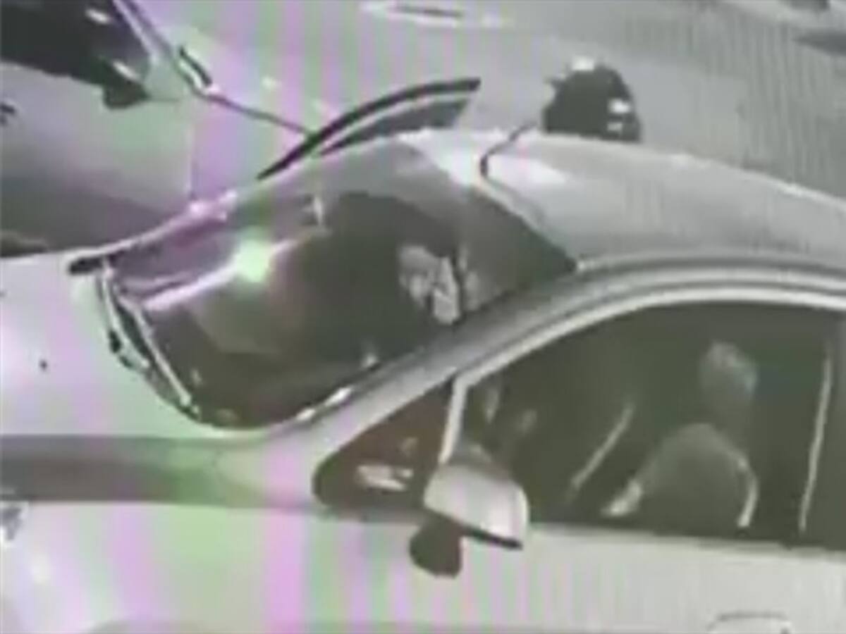 Buscan en Cali a dos hombres que amenazaron con pistola a una niña para robarle su celular
