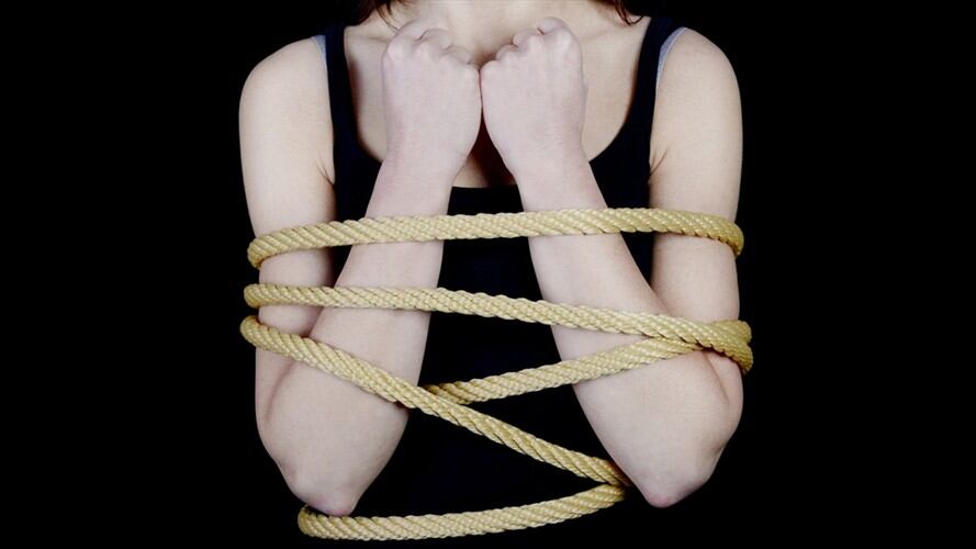 El ataque de ira del hombre fue provocado porque su madre accidentalmente cayó encima de él. Foto: Getty Images