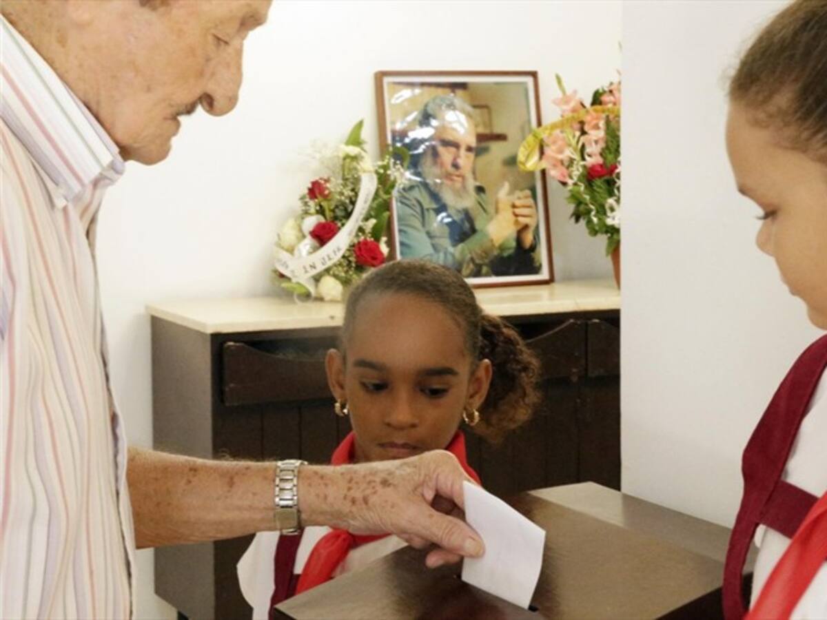 Cuba vota su nueva Constitución, mientras defiende a Venezuela