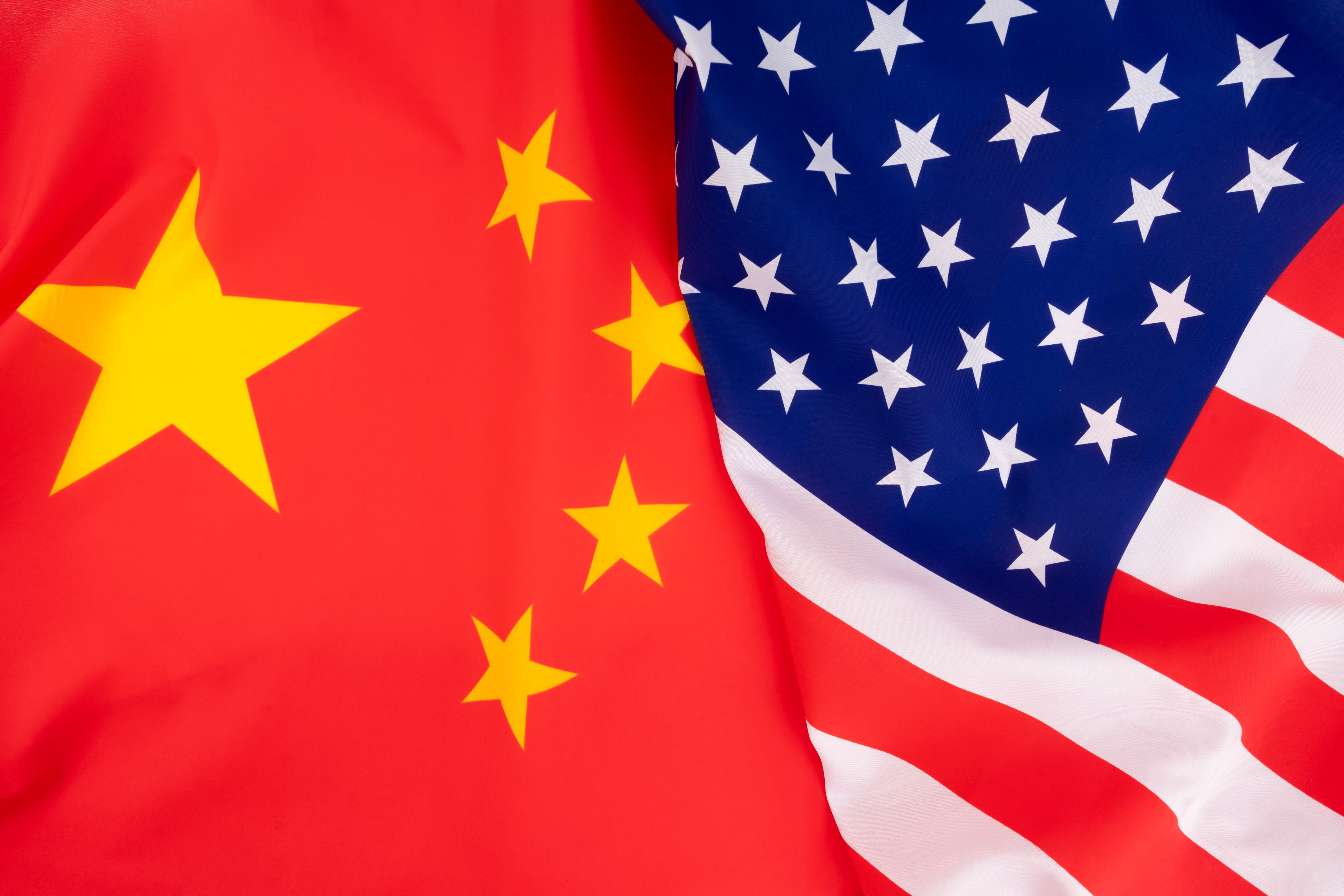 Banderas de China y Estados Unidos. Foto: Getty Images. 