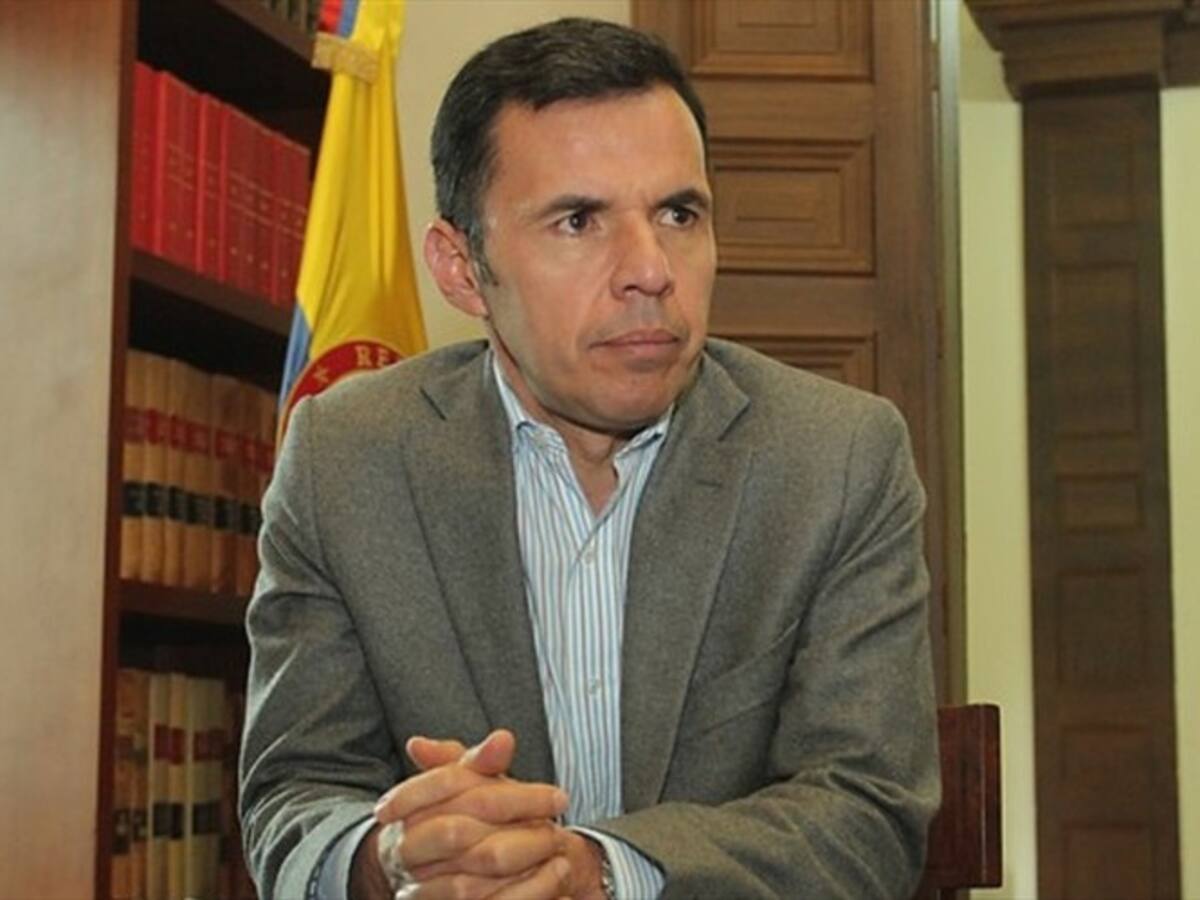 Gobierno evalúa alternativas para suspender inhabilidades de las Farc