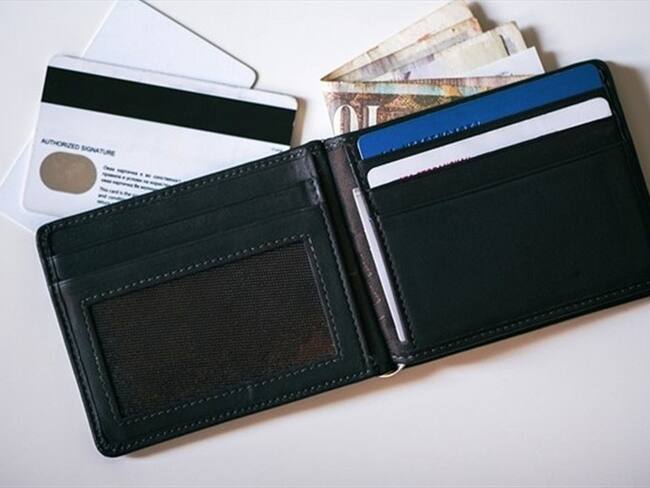 Según estudio, las personas devuelven billeteras si tienen dinero en ellas