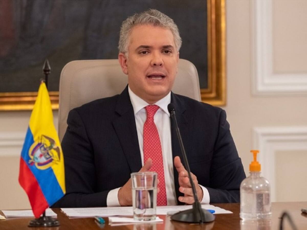 Ciudadanos deben agradecer labor de las FF.MM. sin renunciar a la denuncia: Duque