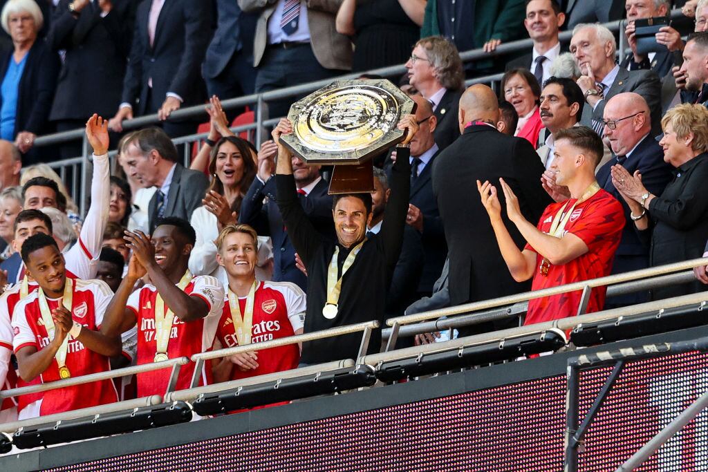 Jugadores del Arsenal, en cabeza del técnico Arteta (Foto: Robin Jones/Getty Images)