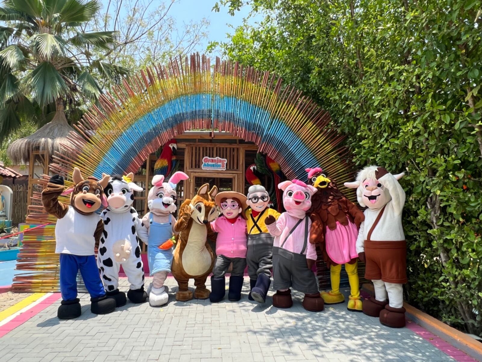 ¡Plan en familia! Disfrute, juegue y aprenda junto a los animales de la Granja Los Abuelos