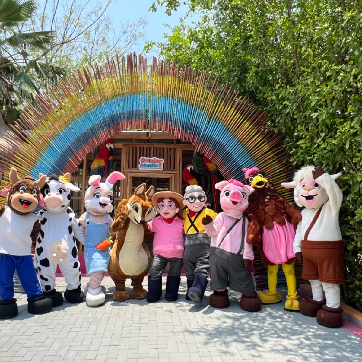 ¡Plan en familia! Disfrute, juegue y aprenda junto a los animales de la Granja Los Abuelos