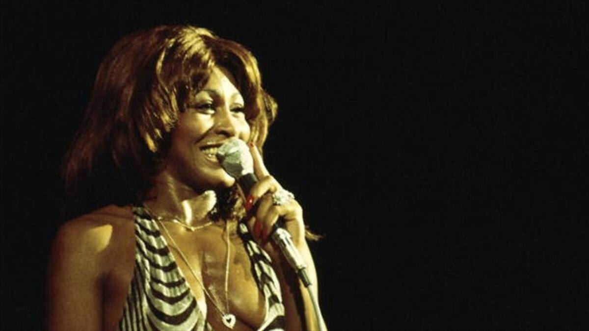Recordando a Tina Turner: así tocó en vivo el maestro Leon Blue para La W