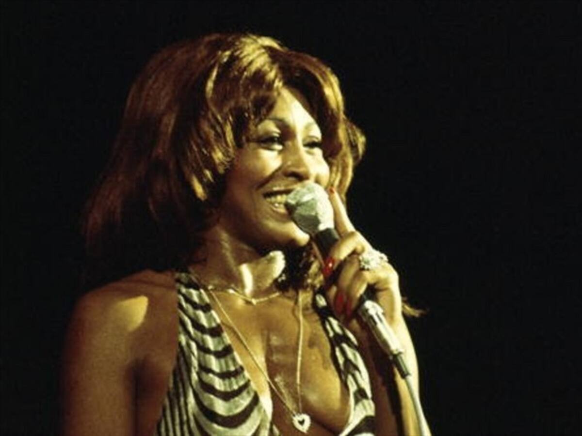 Recordando a Tina Turner: así tocó en vivo el maestro Leon Blue para La W