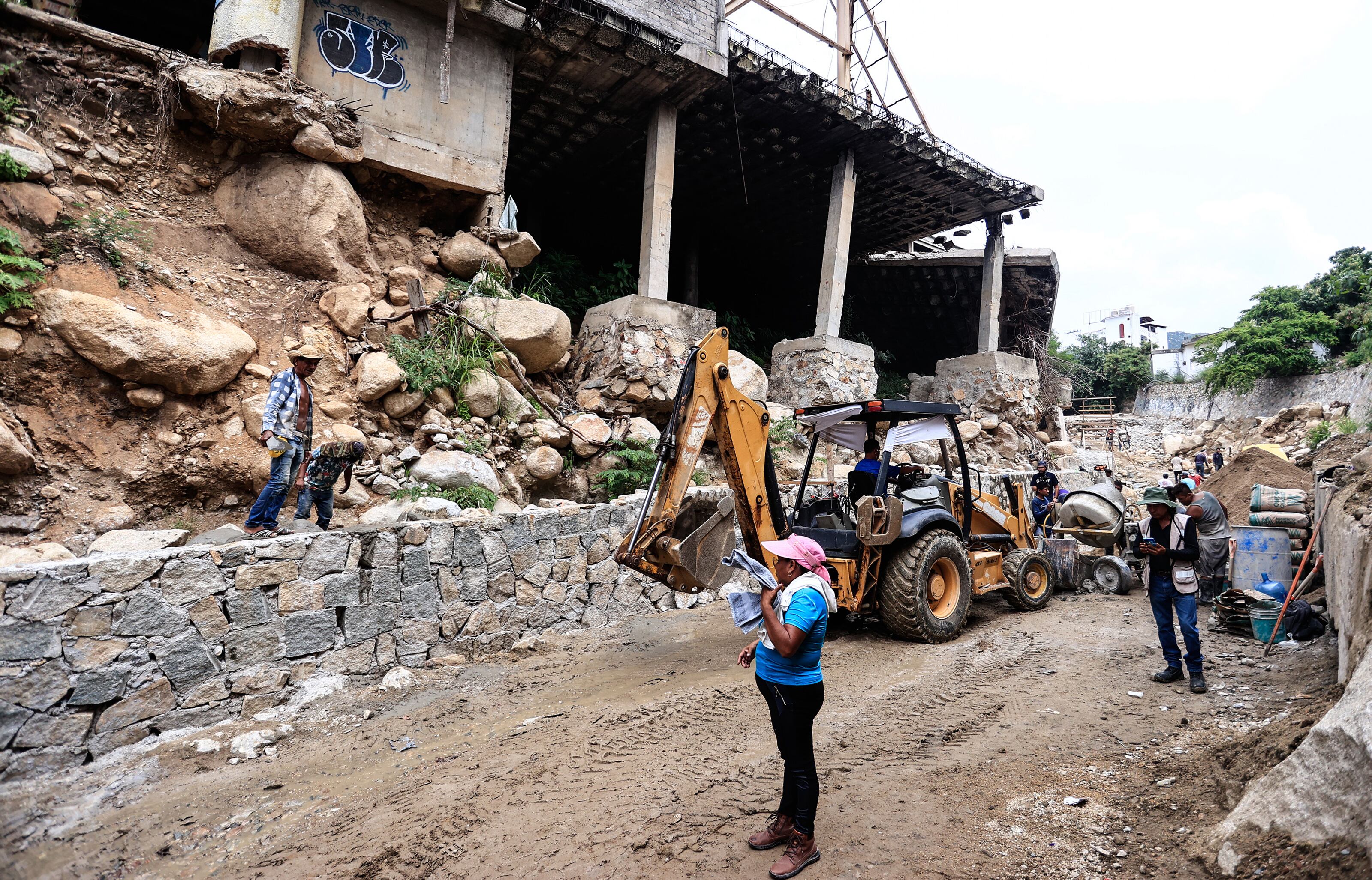 Tormenta Jhon en Acapulco. FOTO: EFE/ David Guzmán.