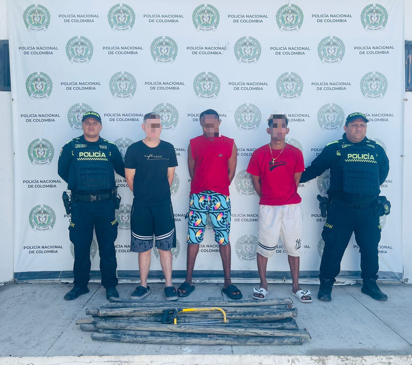 Capturados tres hombres que hurtaban 27 tubos de cobre en Santa Marta/ Policía Metropolitana de Santa Marta 