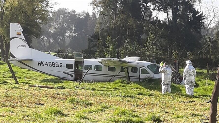 Según las informaciones iniciales de la autoridad aérea del país, el piloto sufrió heridas y fue trasladado a un centro asistencial. Foto: ColombiascopioJuan Pablo Calvás