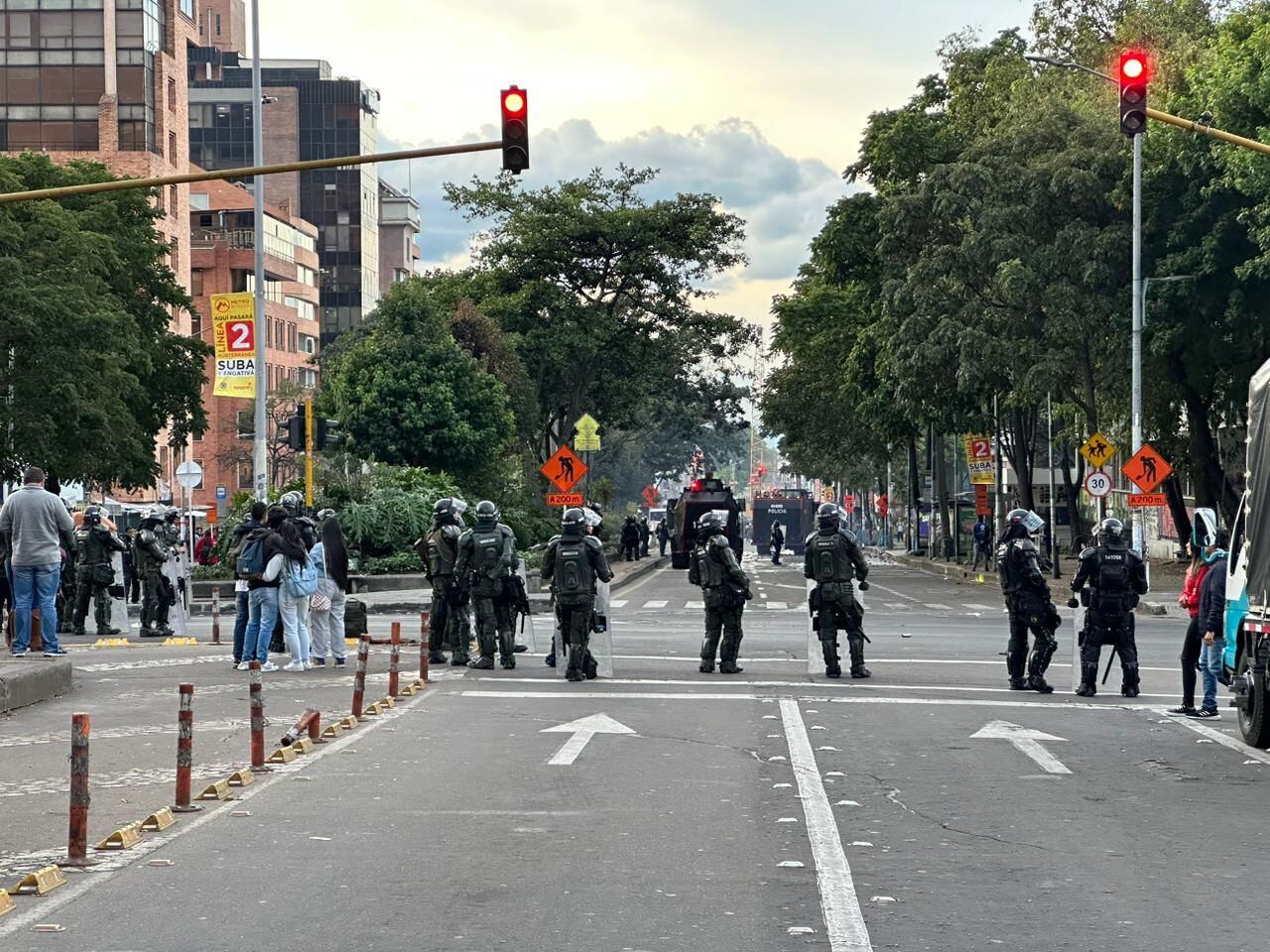 Protestas en Bogotá: nuevamente encapuchados bloquean calles causando caos en el trafico. Foto: Suministrada.