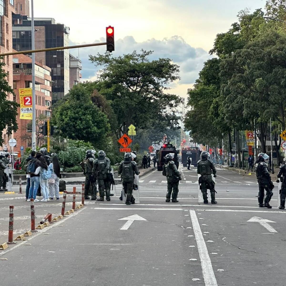 Protestas en Bogotá: nuevamente encapuchados bloquean calles causando caos en el trafico