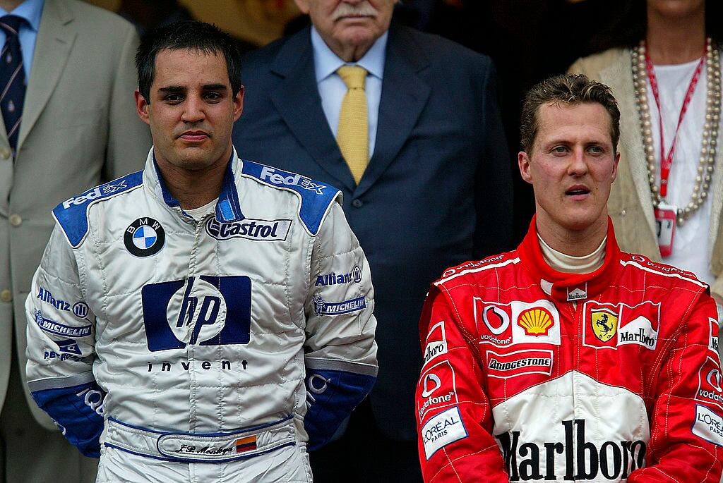 Juan Pablo Montoya y Michael Schumacher. Foto: Clive Rose/Getty Images.