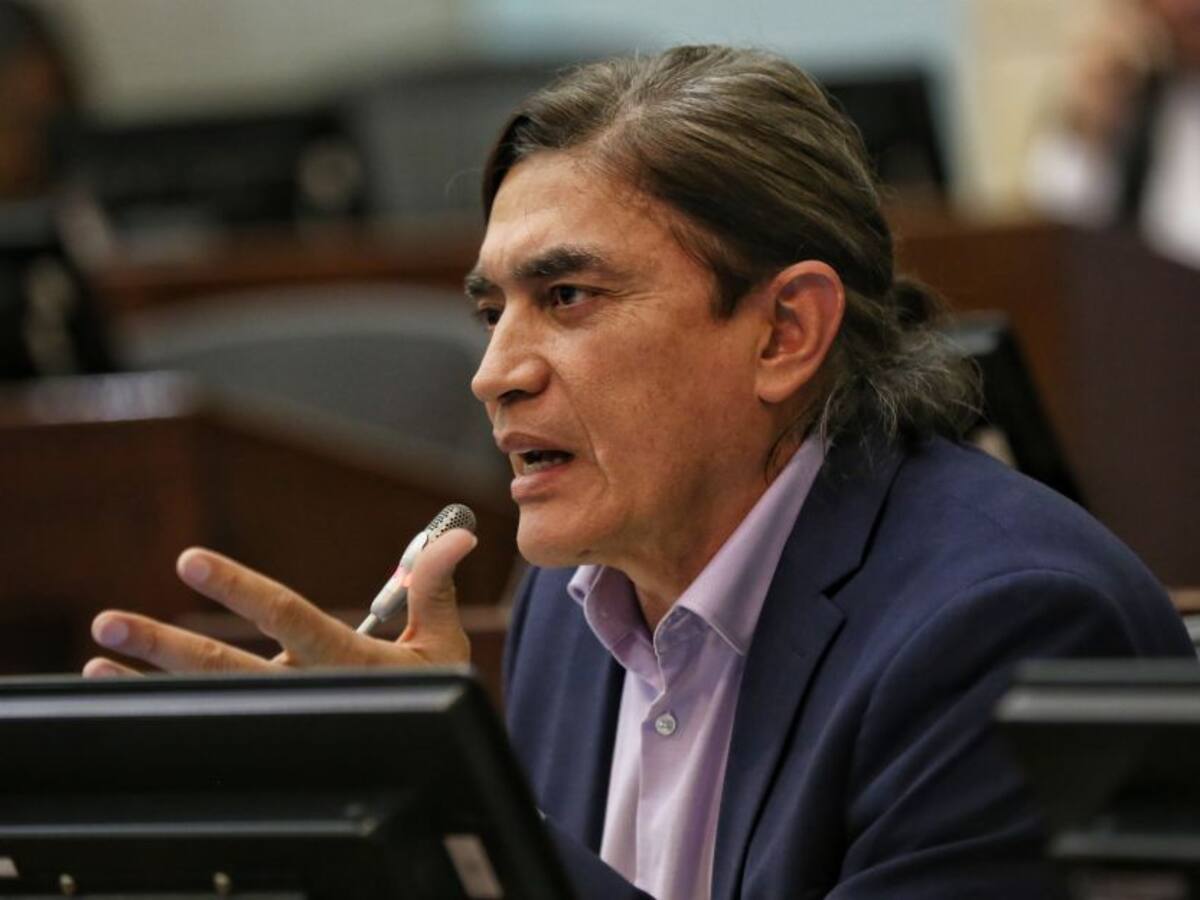 “¿Cuánto tiempo necesitan para entender que perdieron?”: Gustavo Bolívar al uribismo