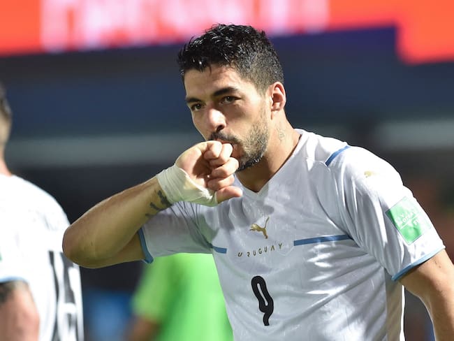 Luis Suárez, delantero de Uruguay, celebrando su gol ante Paraguay por Eliminatorias