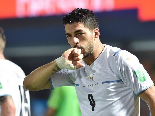 Luis Suárez, delantero de Uruguay, celebrando su gol ante Paraguay por Eliminatorias