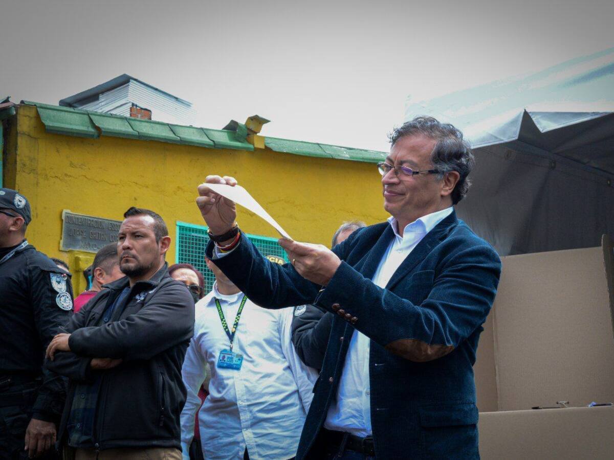 Gustavo Petro ya ejerció su derecho al voto y se pronunció sobre las elecciones