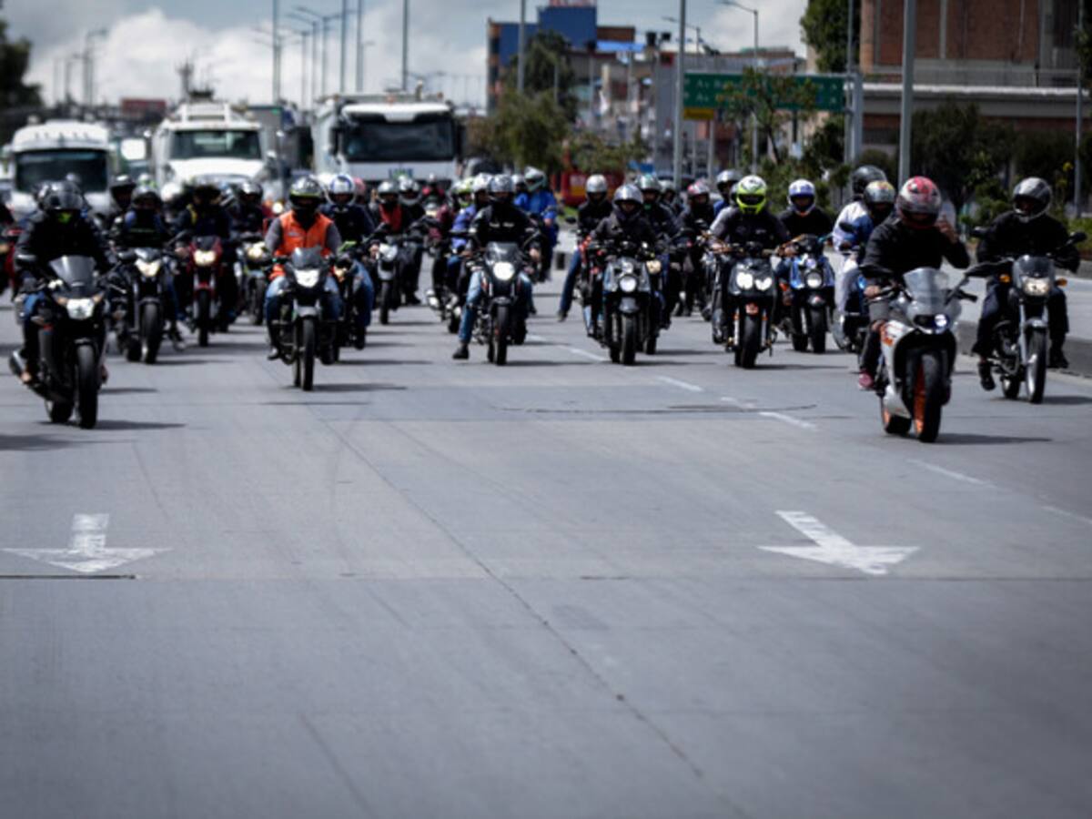 “Les podemos ayudar con frentes de comunicación”: motociclista tras protestas por restricción a parrilleros