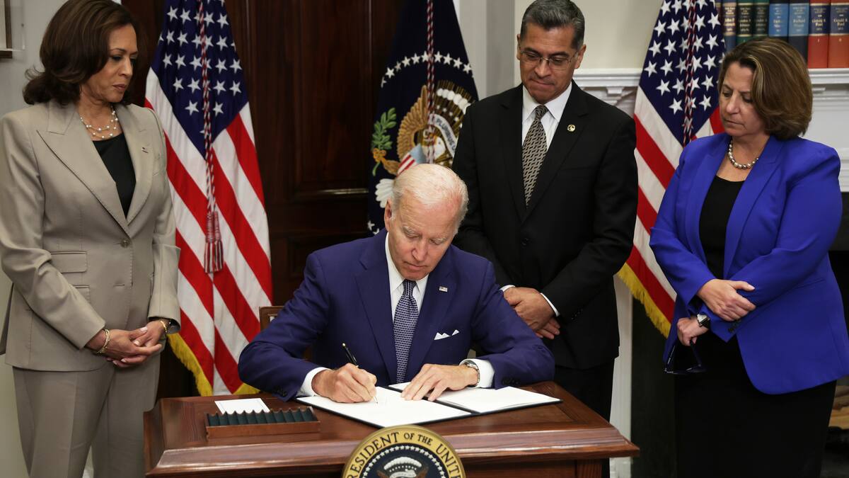 Biden firmó un decreto para contrarrestar la sentencia de la Corte sobre el aborto