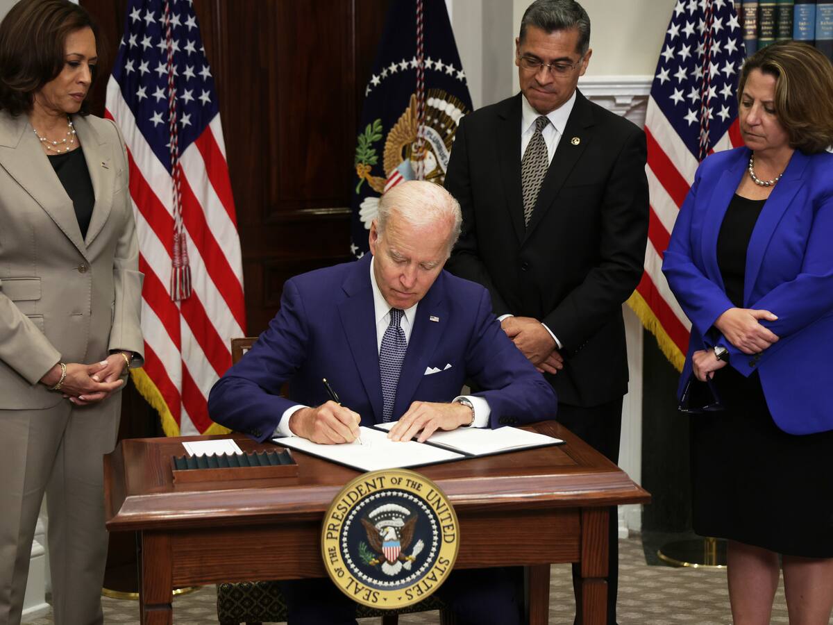Biden firmó un decreto para contrarrestar la sentencia de la Corte sobre el aborto