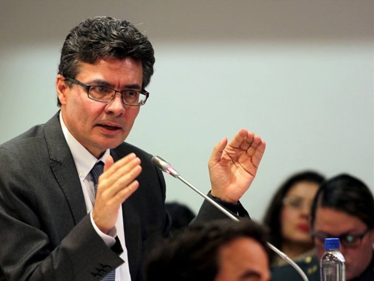 No he tomado una decisión ni he hablado con Uniandes: Gaviria sobre candidatura