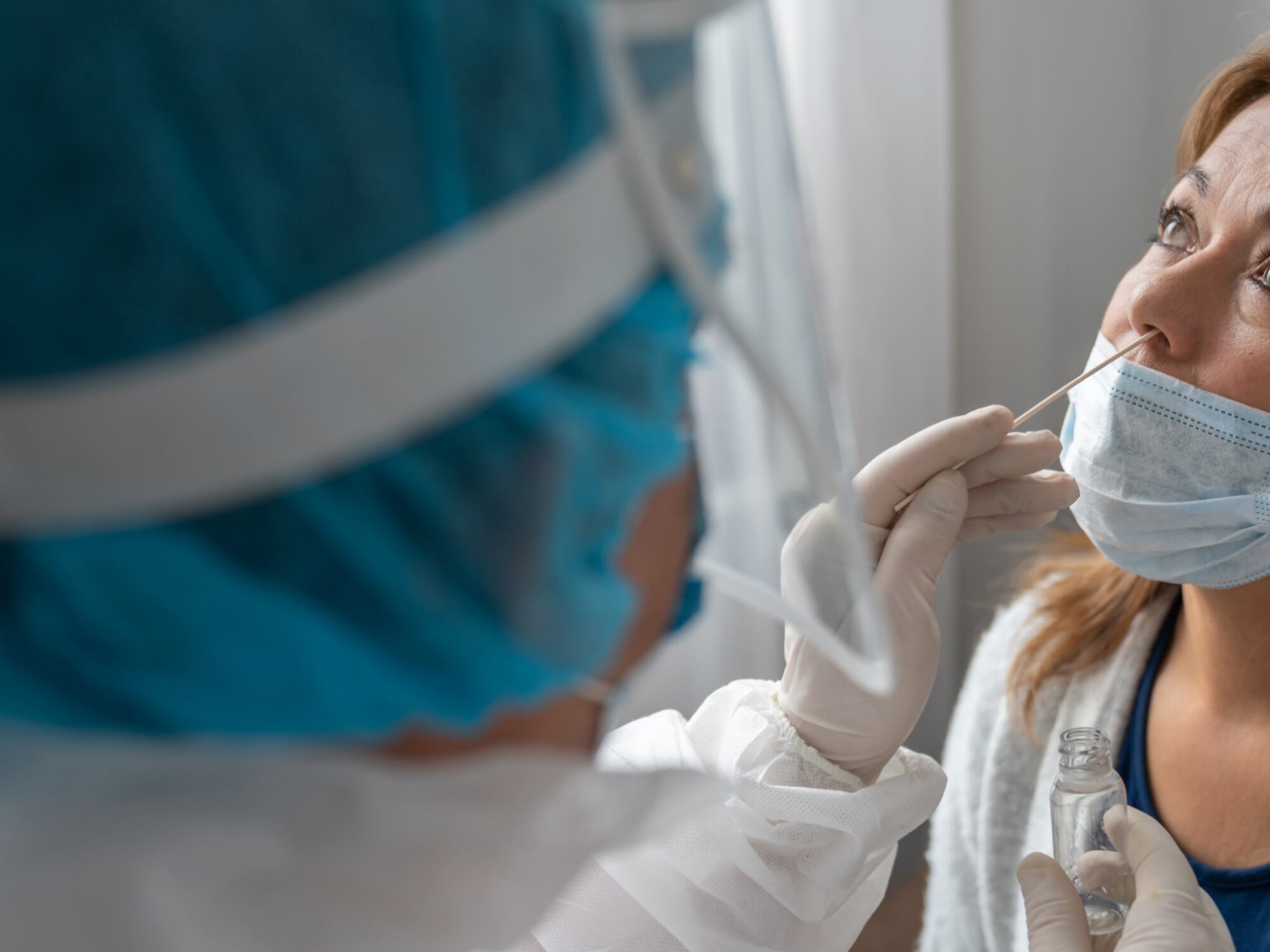 Imagen de referencia de toma de prueba COVID-19