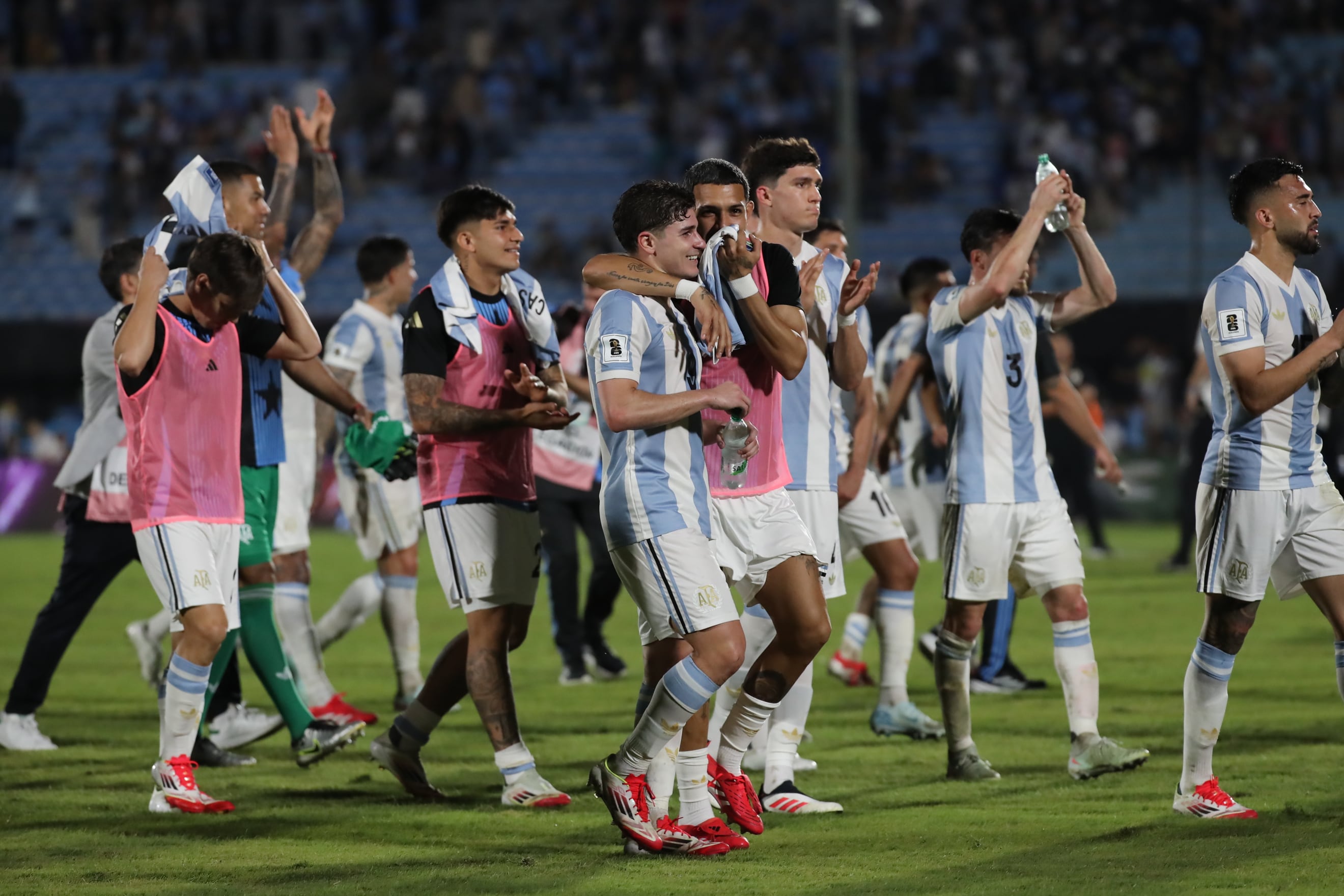Jugadores de Argentina celebran. FOTO: EFE/ Raúl Martínez.