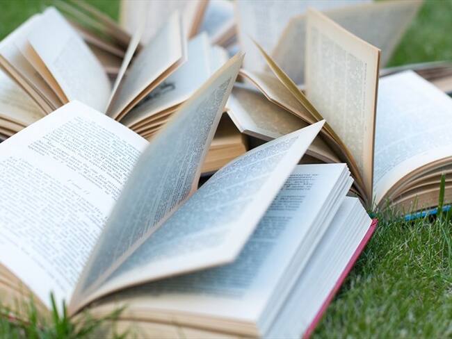 'Aquí estamos', el recital de poesía a favor de artistas y personal técnico de televisión