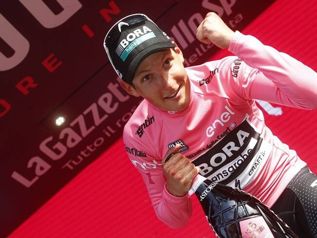 El austríaco Lukas Postlberger sorprende y estrena la 'maglia' rosa. Foto: Getty Images
