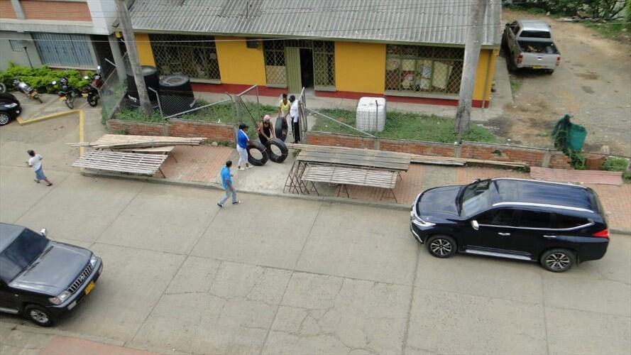 Las denuncias indican que desde hace varios días se vienen entregando elementos para la construcción con el fin de presuntamente favorecer a un aspirante. Foto: Cortesía Brayan Colorado