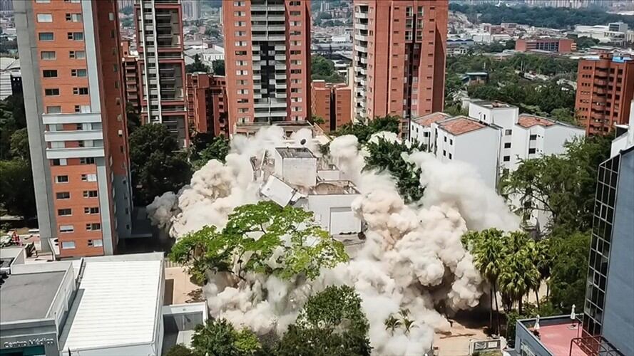 Edificio Mónaco, la huella de Pablo Escobar que dejó de existir en Medellín. Foto: Agencia Anadolu