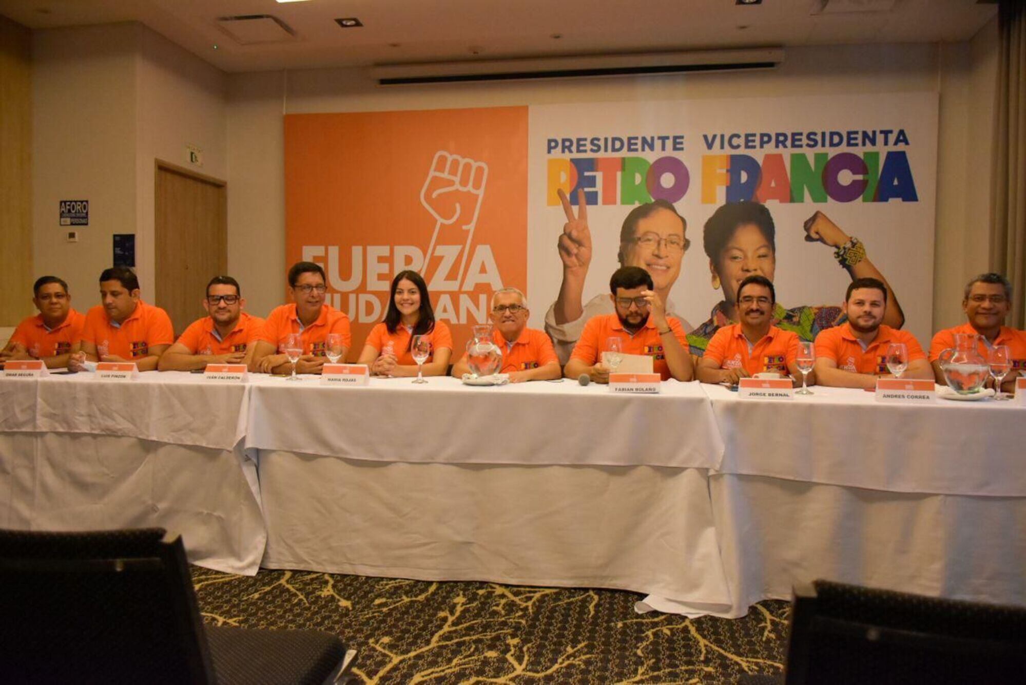 Exfuncionarios anunciaron su apoyo a la campaña de Gustavo Petro en el Magdalena. Foto: Cortesía Fuerza Ciudadana