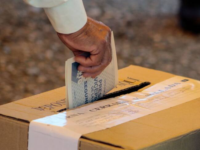 W Fin de Semana conoció los testimonios de personas que entregan publicidad de los candidatos presidenciales Gustavo Petro y Rodolfo Hernández.