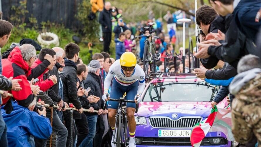 El colombiano Egan Bernal sigue siendo el segundo en la general.