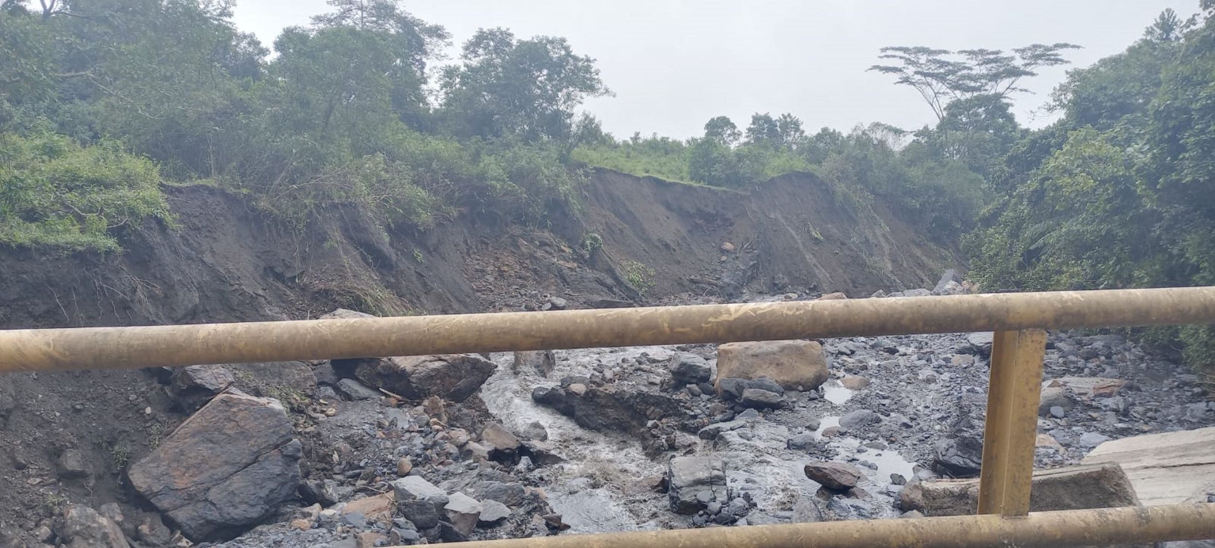 Las vías afectadas por lodo. Foto: Suministrada. 