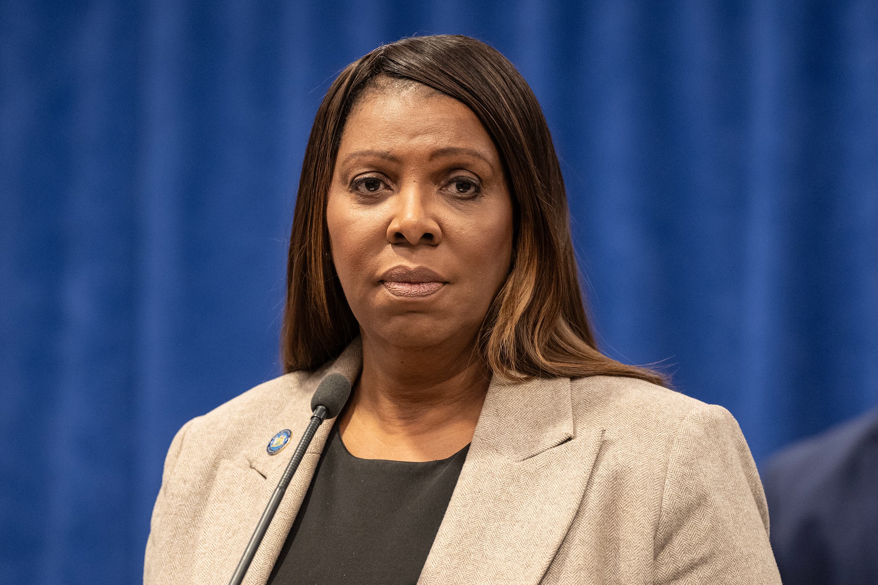 La Fiscal General del Estado de Nueva York, Letitia James, hace un anuncio en la Oficina del Fiscal General de Nueva York (Foto de Lev Radin/Pacific Press/LightRocket vía Getty Images)