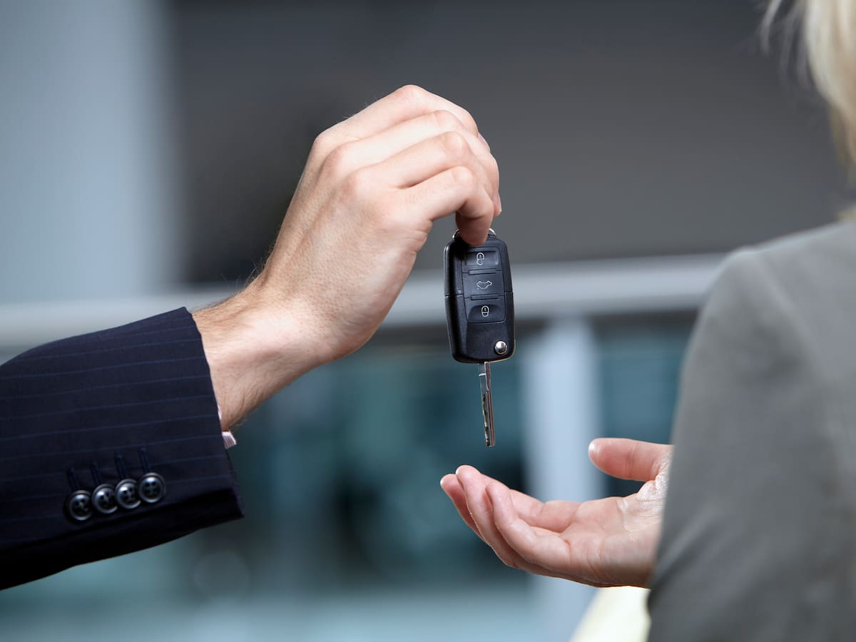 ¿Cuáles son los aspectos que debe tener en cuenta si compra un carro de segunda?