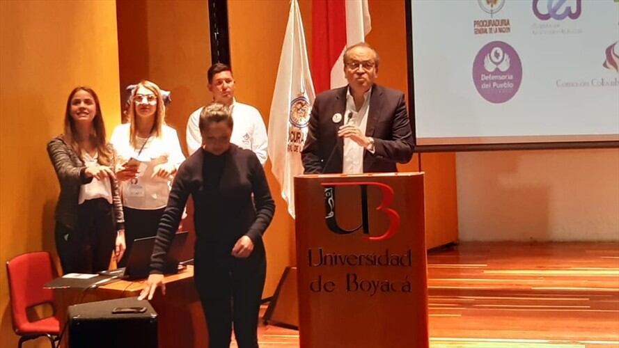 "Que ponga la cara", pide procurador Fernando Carrillo a exalcalde Rodolfo Hernández . Foto: La W