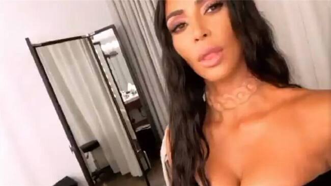 Kim Kardashian se ‘implanta’ un collar bajo la piel. Foto: Twitter Kim Kardashian